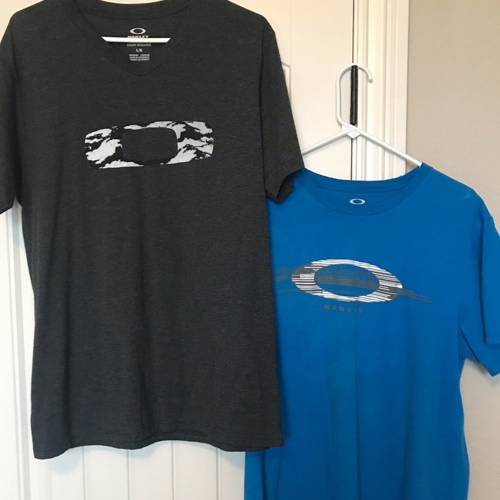 Oakley large T-shirts